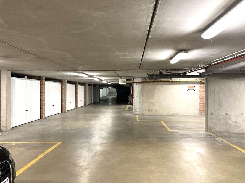 Garage à vendre
                    à 2500 Lier