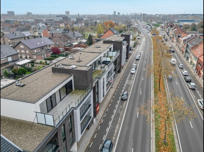 Welkom in Residentie Stadspoort! Op deze bruisende locatie vlakbij de Grote Ring van Hasselt, stellen we U graag volgende (investerings)-opportuniteit