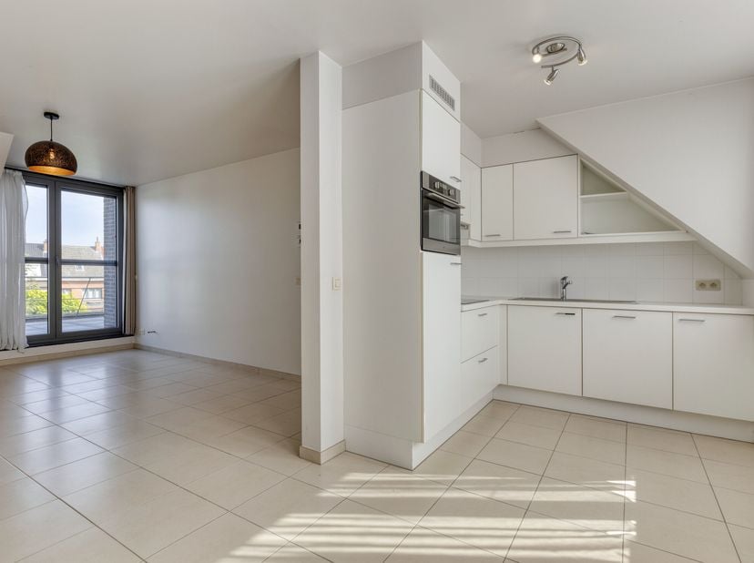 À vendre: &lt;br /&gt;
Disposition: &lt;br /&gt;
Rez-de-chaussée:&lt;br /&gt;
- hall d&#039;entrée commun&lt;br /&gt;
- escalier&lt;br /&gt;
- ascenseur&lt;br /&gt;
Étage 2:&lt;br /&gt;
- entrée&lt;br
