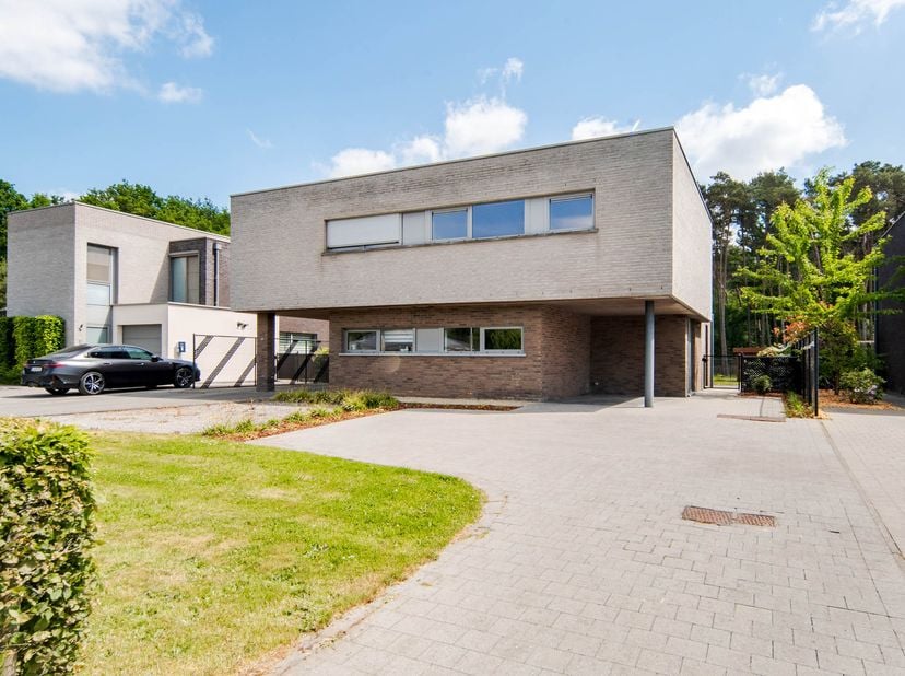 Deze moderne en recent volledig opgefriste woning uit 2008 biedt u alles wat u nodig hebt. Hier vindt u ongetwijfeld de mogelijkheid om uw thuis te cr
