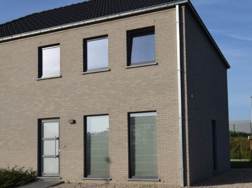 TE KOOP IN De Pinte Azaleastraat 4&lt;br /&gt;
&lt;br /&gt;
Mooi gelegen perceel bouwgrond voor het bouwen van een half - open bebouwing.&lt;br /&gt;
&lt;br /&gt;
Prijs grond
