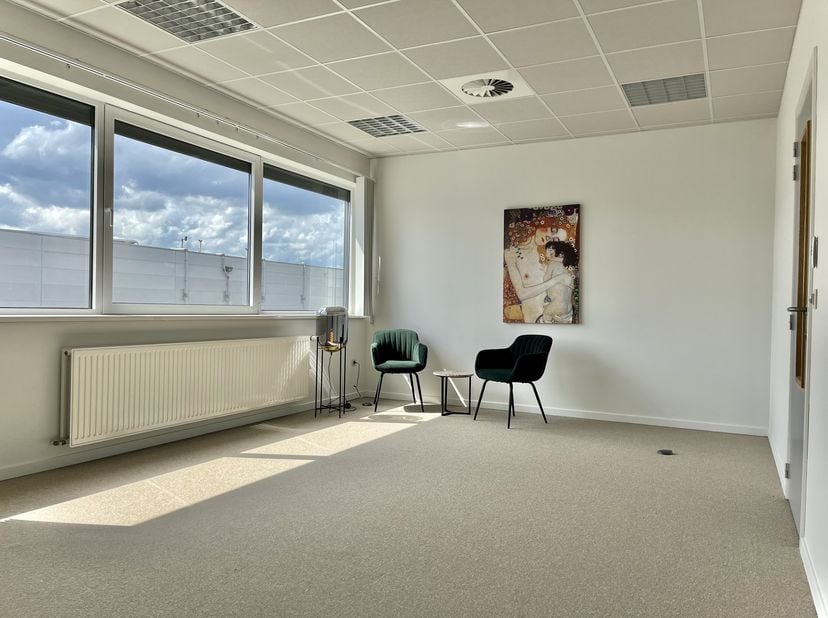 Kantoorruimtes vanaf +/- 20 m² te huur in Industriepark ‘Klein Gent’, strategisch gelegen bij de op- en afrit 21 Herentals-Industrie van de E313.&lt;br /