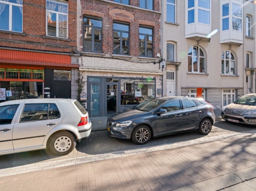 --- NIEUW --- Verhuurd handelspand in historisch centrum Gent&lt;br /&gt;
&lt;br /&gt;
Verhuurde handelsruimte, gelegen in één van de meest levendige buurten voor