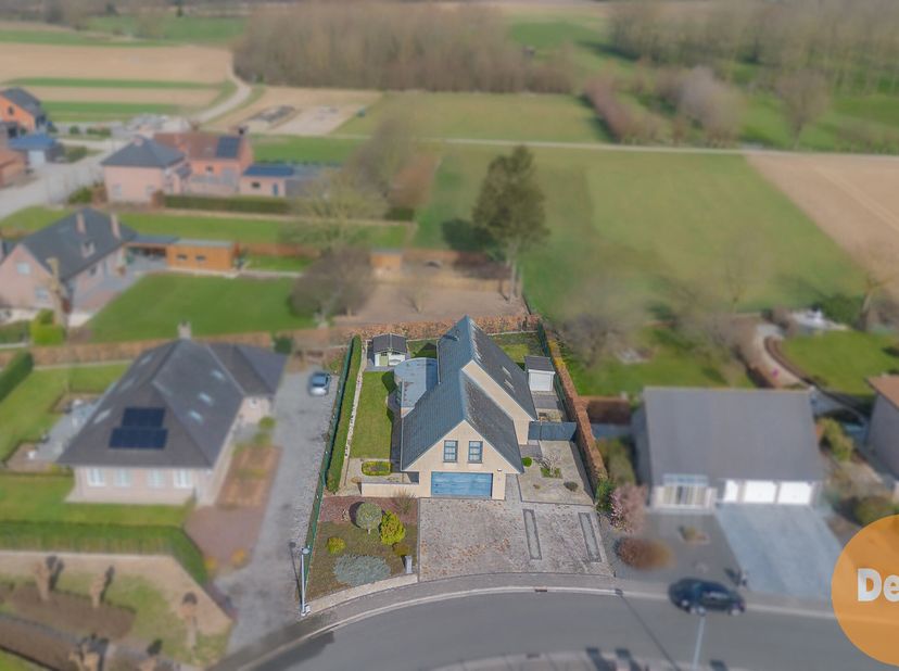 EERSTE BEZOEKDAG ZAT. 03/05 VAN 9U TOT 14U (enkel op afspraak!).&lt;br /&gt;
HILLEGEM - Vrijstaande villa in een rustige straat nabij invalswegen.&lt;br /&gt;
In