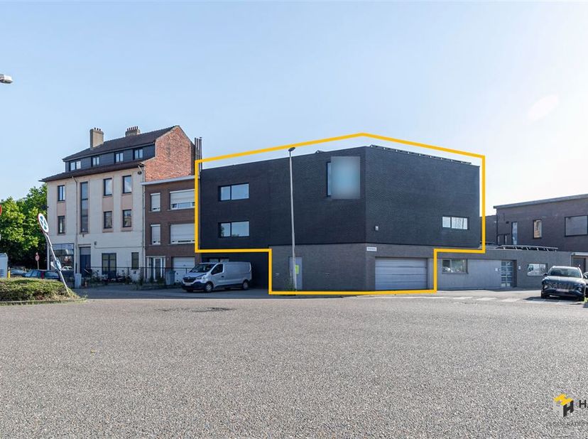 Bien professionnel à vendre
                    à 2100 Deurne