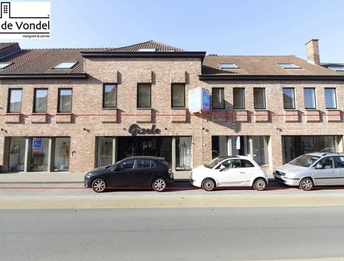                                         Handelsgelijkvloers te huur in Erembodegem, € 2.950
