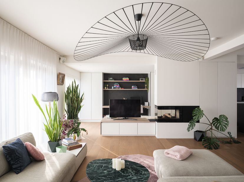 Gent centrum. Hoogwaardig gerenoveerde en stijlvolle penthouse met een bewoonbare oppervlakte van 175m2, twee ruime terrassen (29m2 + 15m2) en een gar