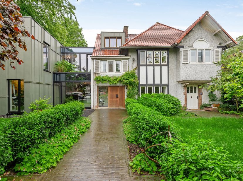 Zeer ruime woning (ca. 250m²) met 6 slaapkamers en 2 badkamers op een centrale locatie&lt;br /&gt;
Bijzonderheden:&lt;br /&gt;
- Op een zeer centrale locatie gele
