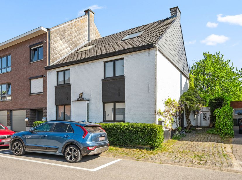 Deze instapklare, charmante gezinswoning bevindt zich op een toplocatie nabij het centrum van Oud-Heverlee en op fietsafstand van Leuven, Gasthuisberg
