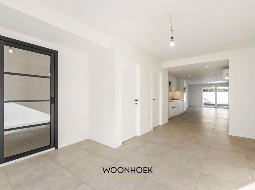 Ben je op zoek naar een trendy, luxueus gerenoveerde (2025) woning met 3 slaapkamers &amp; 6 zonnepanelen te Lokeren? Lees dan snel verder.&lt;br /&gt;
De luxue