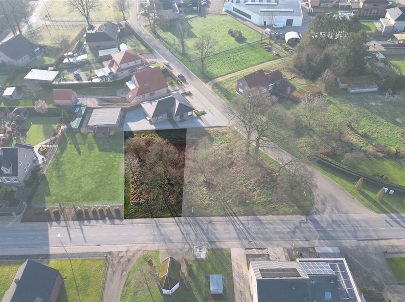 Knap perceel van 6a 02ca voor open bebouwing&lt;br /&gt;
Algemeen:&lt;br /&gt;
+ Rustige en landelijke ligging&lt;br /&gt;
+ Winkels, openbaar vervoer, horeca en handel