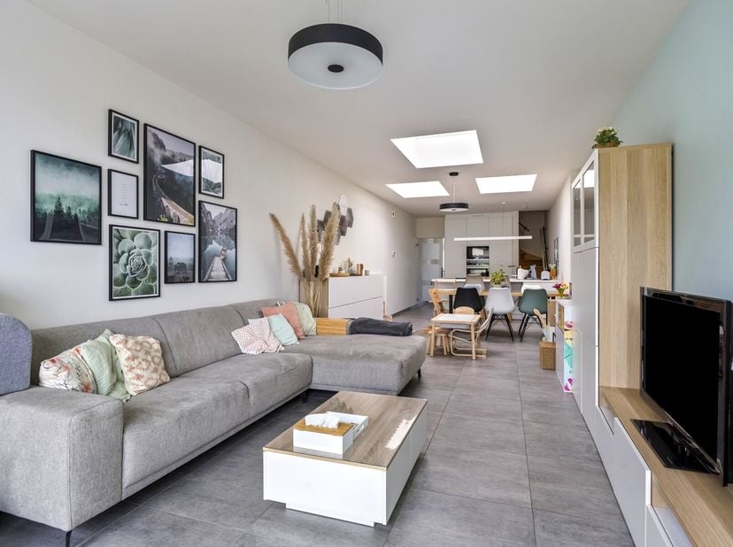 *** Kijkdag 24/05 tussen 10u - 12u30 *** OP AFSPRAAK *** Instapklare en energiezuinige woning te Denderwindeke. De woning is zeer rustig gelegen doch