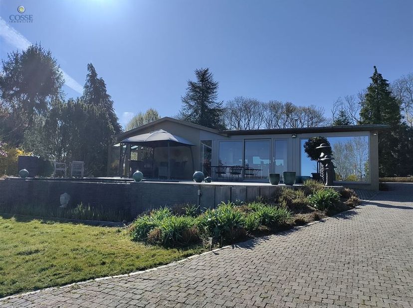 Te koop: Prachtige vrijstaande bungalow met grote tuin Marche-en-Famenne&lt;br /&gt;
Doe een bod vanaf 890.000 &lt;br /&gt;
Trakteer jezelf op een oase van rust i