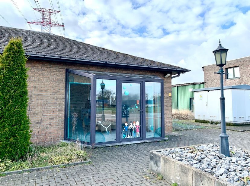 Welkom op de Kiezel Kleine Brogel te Peer.Hier bevindt zich de handelsruimte met een totale oppervlakte van 115m2. Goed om te weten is dat er in dit h