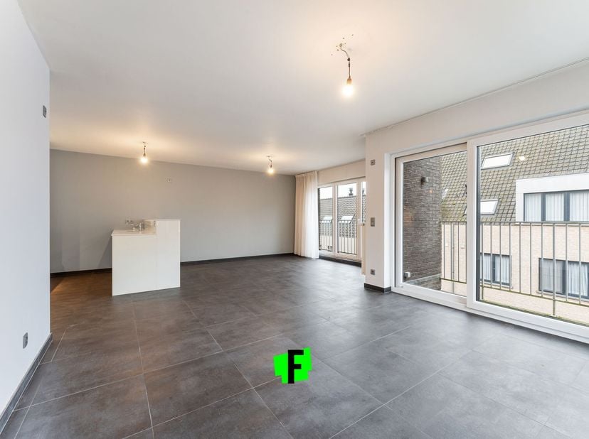 À vendre : Spacieux appartement duplex avec 3 chambres au cur de Gistel !&lt;br /&gt;
Découvrez cet appartement duplex moderne, parfaitement situé au centre