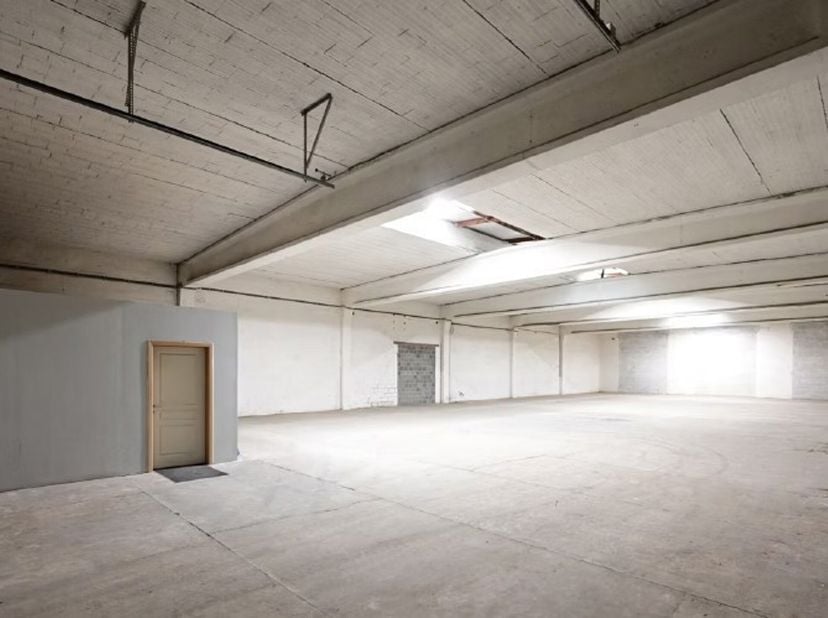 Magazijn 45 situeert zich op het bedrijventerrein in Malle aan Delften 23 langs de Zoerselbaan (provincie Antwerpen); de verbindingsweg tussen Malle e