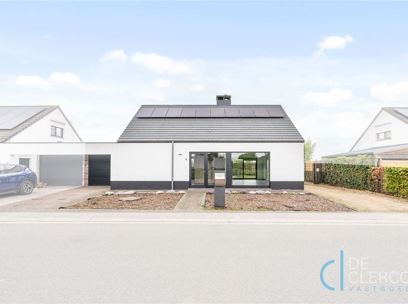 BEZOEKDAG 29 APRIL inschrijven via mail. &lt;br /&gt;
Deze recent gerenoveerde woning is gelegen te Merelbeke-Melle op slechts 5 minuten rijden van het cent