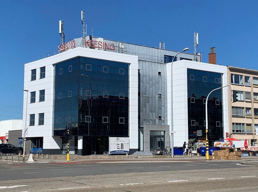 Bent u op zoek naar een uitstekend gelegen en functionele kantoorruimte in Antwerpen? Het Keesing Building, gelegen aan de Bisschoppenhoflaan 383 in D