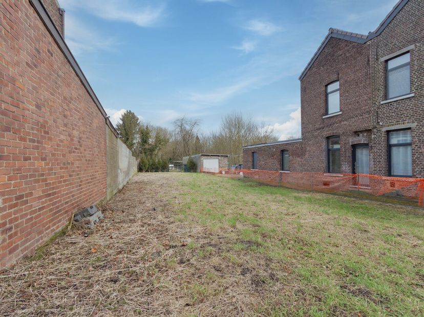 Grond te koop
                    in 6040 Jumet