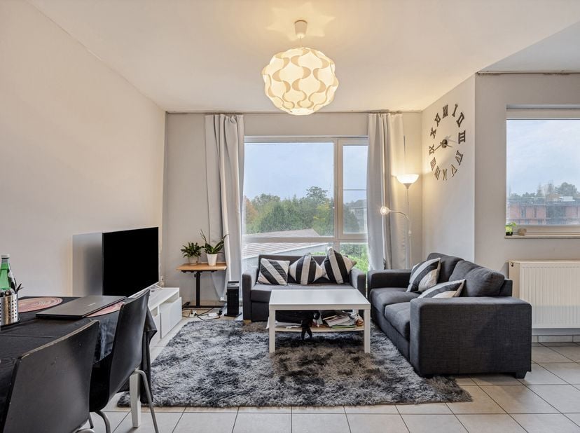 Gezellig duplex appartement met 2 slaapkamers op een toplocatie met terras en ondergrondse autostaanplaats te Heverlee.&lt;br /&gt;
Het appartement ligt aan