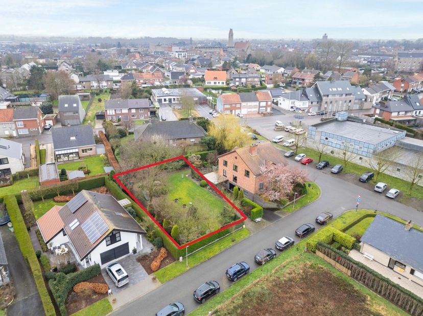 Uitstekend gelegen perceel bouwgrond voor open bebouwing in een kindvriendelijke en residentiële woonomgeving en in de directe nabijheid van het centr