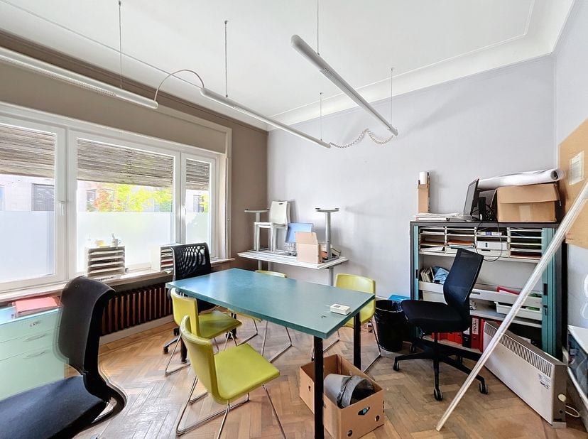 Bureaux à louer à Courtrai. Les bureaux sont situés à proximité de la gare et de différentes routes d&#039;accès. &lt;br /&gt;
Spécifications: &lt;br /&gt;
- zone de r