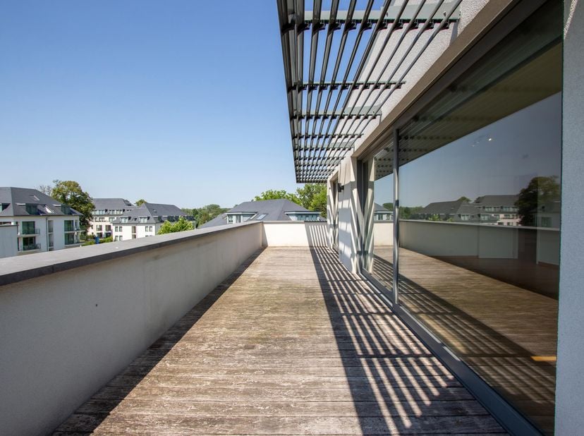 Waterloo, quartier Bella Vita. Lumineux APPARTEMENT (2ch/2sdb) avec une spacieuse et agréable terrasse. Il se compose d&#039;un hall d&#039;entrée avec vestiair