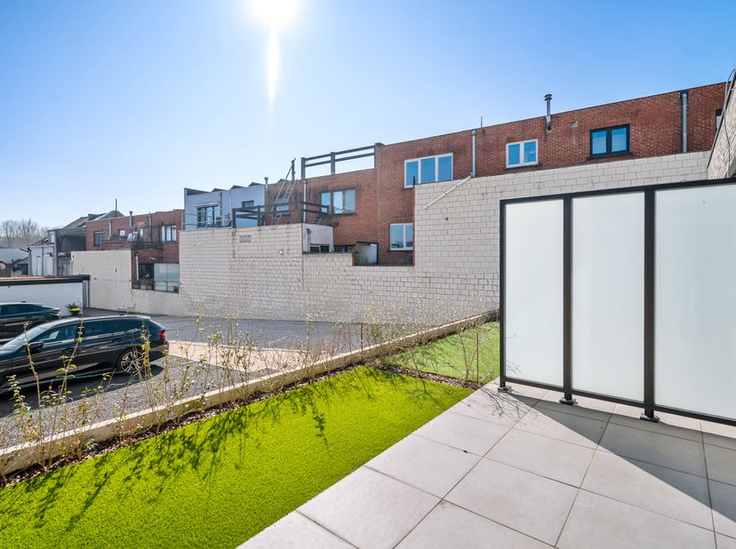 Au rez-de-chaussée de ce projet de construction, se trouve cet appartement d&#039;une chambre. L&#039;appartement comprend un hall d&#039;entrée qui donne sur le spa
