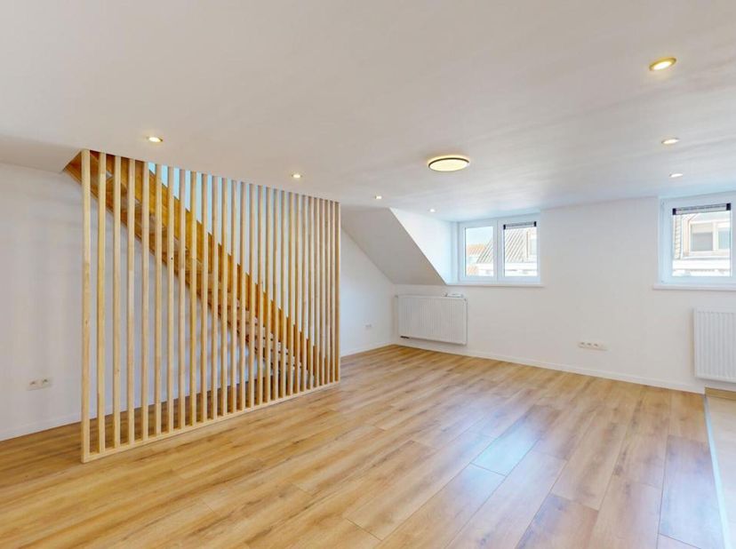 Infos et visite, contactez Marie : +32 472 38 18 33 - marie@bytheway.be. Située en plein centre de Bruxelles, à quelques pas de la place Rouppe et à 1