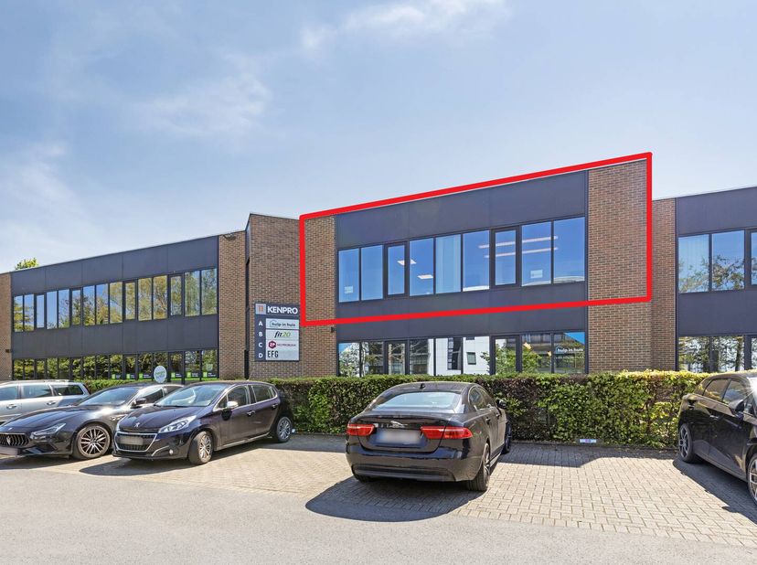 Modern kantoor van ca. 120 m² te koop in het President Kennedypark te Kortrijk. &lt;br /&gt;
Het pand is instapklaar en afgewerkt met een stijlvolle parketv