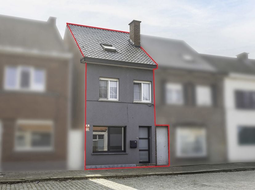 Instapklare half open bebouwing met gezellig zuidgericht tuintje.&lt;br /&gt;
Gelijkvloers: inkomhal, woonkamer, ingerichte keuken en badkamer. Op de verdie