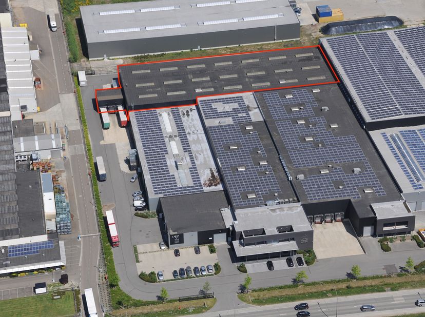 Deze veelzijdige bedrijfshal van 3.714 m² aan de Nijverheidsstraat 10 in Westerlo biedt tal van mogelijkheden voor bedrijven in logistiek, opslag, dis