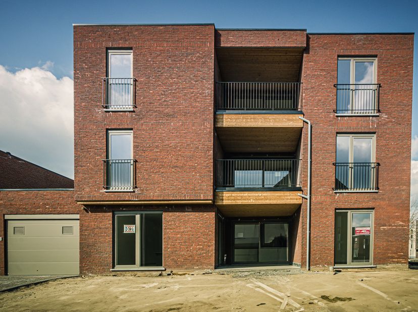 Ruim Dakappartement met 3 slaapkamers !&lt;br /&gt;
Opendeurdag zondag 30/03 van 13u30 tot 15u30 + zaterdag 05/04 van 14u tot 16u ! &lt;br /&gt;
Indeling : Inkomh