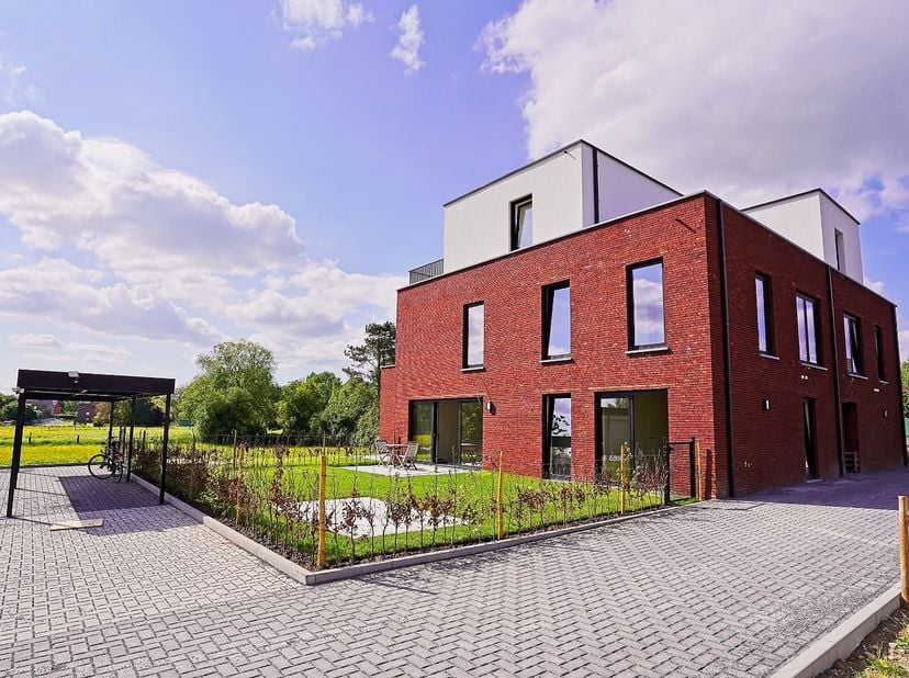Appartement à louer
                    à 9200 Appels