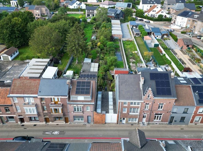Gunstig gelegen uitgestrekt knap perceel van 5a 75ca voor gesloten bebouwing&lt;br /&gt;
Omgeving:&lt;br /&gt;
+ Gelegen vlakbij het bruisende centrum van Tongere
