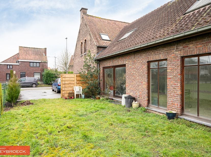 TE KOOP IN DE PINTE Scheldeveldestraat 4&lt;br /&gt;
&lt;br /&gt;
Zeer goed gelegen woning met in de directe omgeving winkels, openbaar vervoer, scholen, station