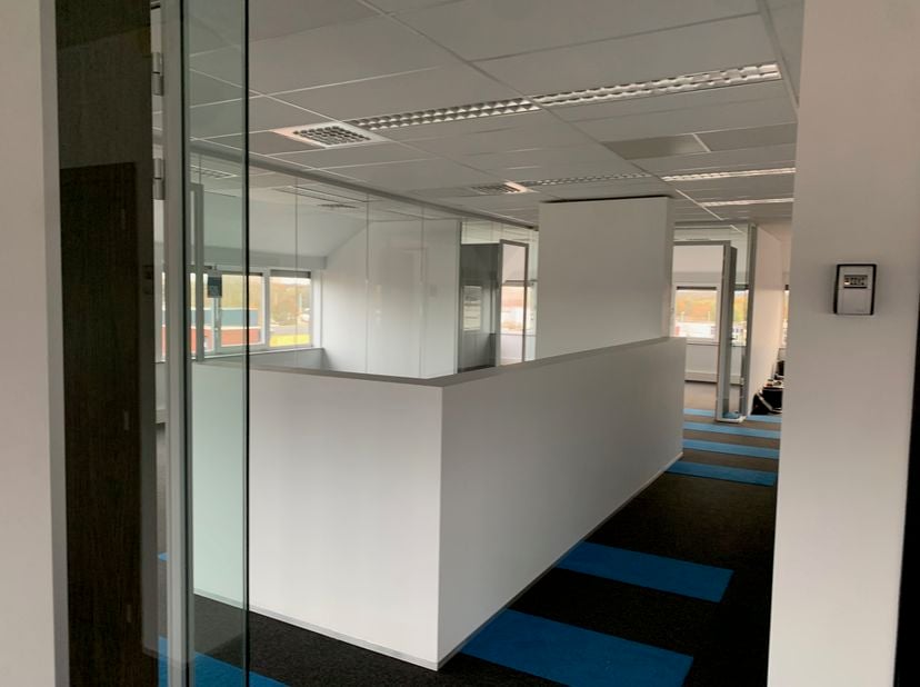 Penthouse Espace de bureau à 360° à quelques pas de la gare et à proximité du Ring de Bruxelles.385 m²  Équipé de la meilleure climatisation du marché