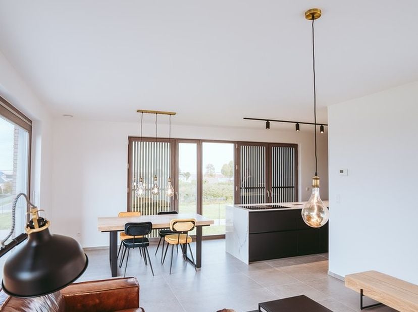 Prachtig park-penthouse (121,20 m² + 15 m² terras) te koop op wandelafstand van centrum. Dit zeer moderne penthouse-appartement is gelegen in een oase
