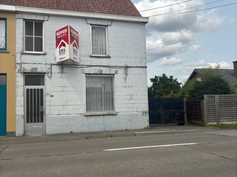 Charmant renovatiepand met potentieel nabij het centrum van Waregem!Deze woning op een perceel van 510 m² biedt eindeloze mogelijkheden. De te renover