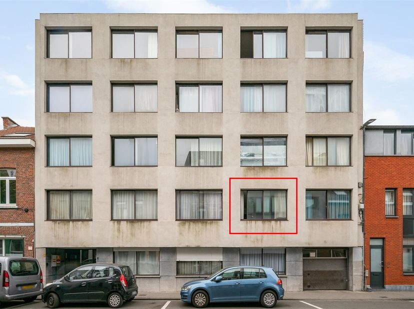 Ligging: Deze centraal gelegen studio bevindt zich in de Andreas Vesaliusstraat, op wandelafstand ven de Grote markt, winkelstraten en het stadscentru