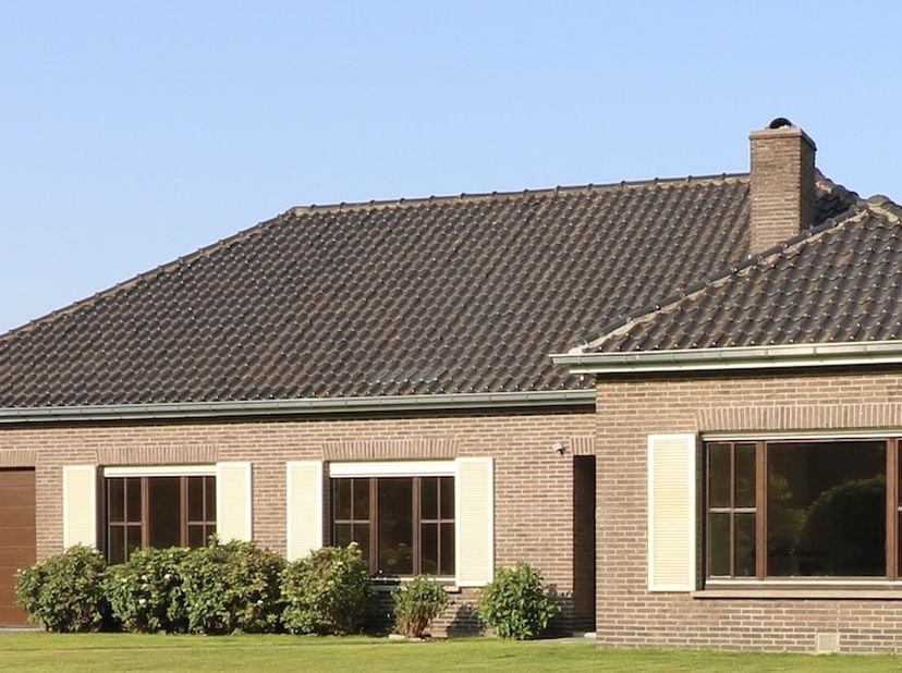 Deze prachtige, ruime woning is landelijk gelegen aan de rand van Eeklo, nabij de gemeente Kaprijke.&lt;br /&gt;
U vindt op fietsafstand de nabijgelegen gem