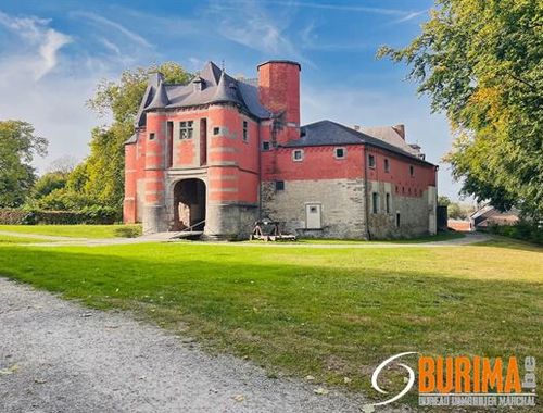                                         Kantoorruimte te huur in Trazegnies, € 750
