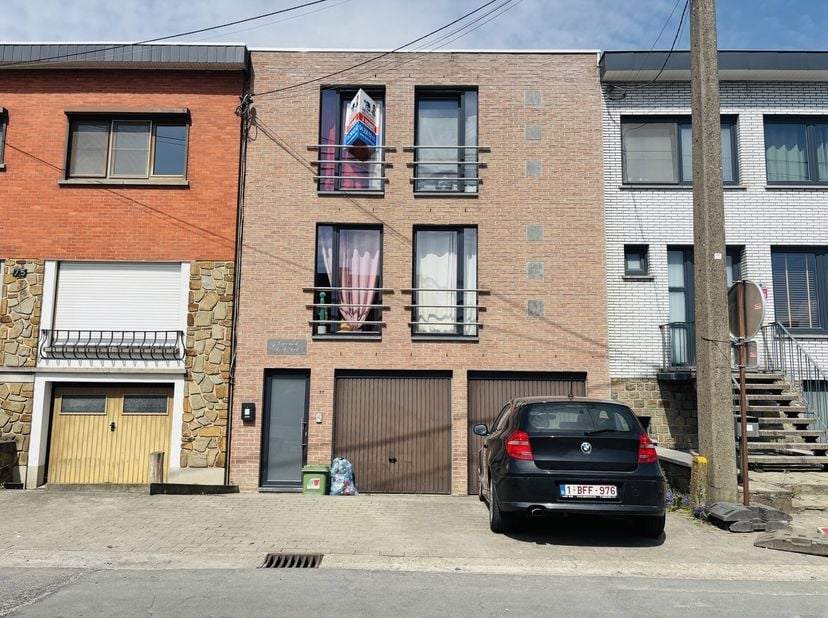 L&#039;agence SKYIMMO vous propose ce magnifique appartement situé dans une rue calme et bien entretenue, offrant une vue imprenable sur les bois. Ce bien