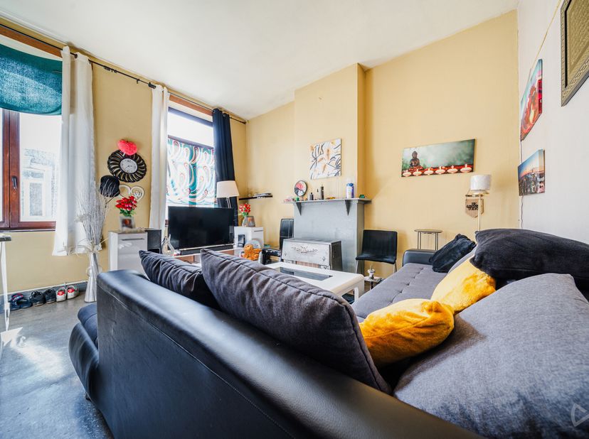 We Invest Liège et Lucas (0479/76.60.97) vous proposent à la vente cet appartement dans le centre de Liège avec potentiel de transformation.&lt;br /&gt;
Ce