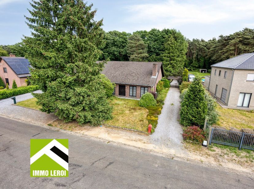 Bekijk deze woning rechtstreeks op de site van Immo Leroi: https://www.immo-leroi.be/pand/kopen-woning-genk/7242452.&lt;br /&gt;
In een rustige woonwijk in