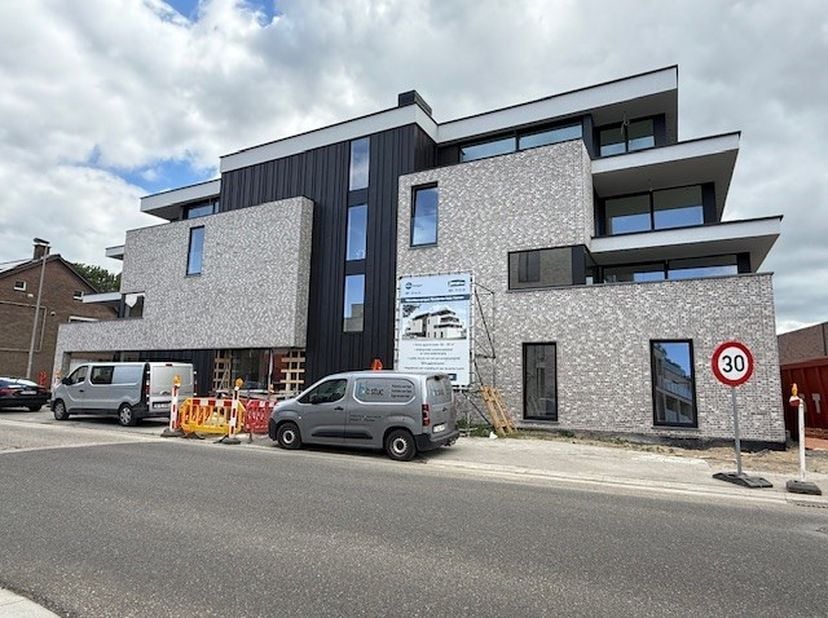 Luxueus, energiezuinig nieuwbouwproject &quot;residentie Mole Hoeven&quot; met twintig hoogwaardige appartementen verdeeld over twee verschillende blokken in Ma