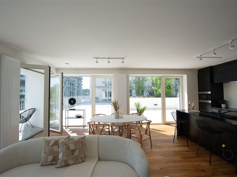 Stijlvol 3-slaapkamer appartement met riant terras en frontaal zicht op water&lt;br /&gt;
Ontdek deze schitterende unit met frontaal wijds uitzicht op het K