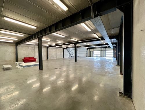                                         Bâtiment d’entreprise à louer à Hoogstraten, € 1.950

