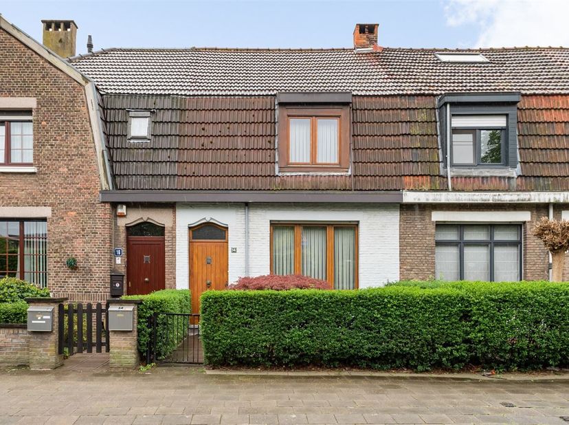 Compacte, op te frissen, gezinswoning met 3 slaapkamers en tuin te Antwerpen Luchtbal te koop.&lt;br /&gt;
Ligging: Antwerpen Luchtbal (2030). In een rustig