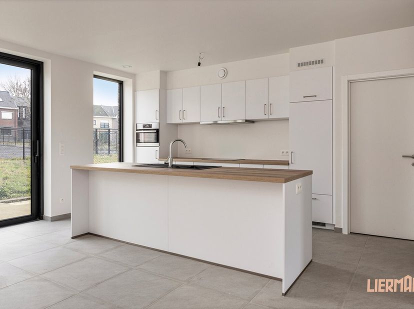 NOG 1 NIEUWBOUWWONING BESCHIKBAAR!&lt;br /&gt;
Op een ideale ligging te Erpe-Mere, te midden van alle voorzieningen en vlotte verbinding met de E40, vinden